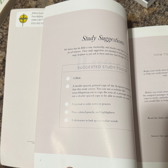 Paperback Bible studies - Picture 6 of 7